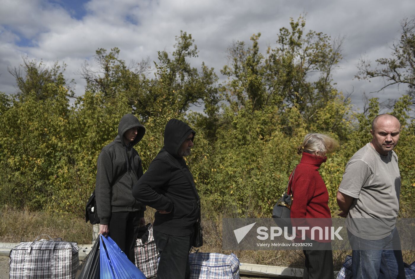Donetsk People's Republic, Luhansk People's Republic and Ukraine exchange war prisoners in Luhansk Region