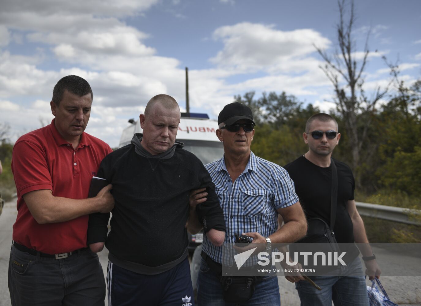 Donetsk People's Republic, Luhansk People's Republic and Ukraine exchange war prisoners in Luhansk Region