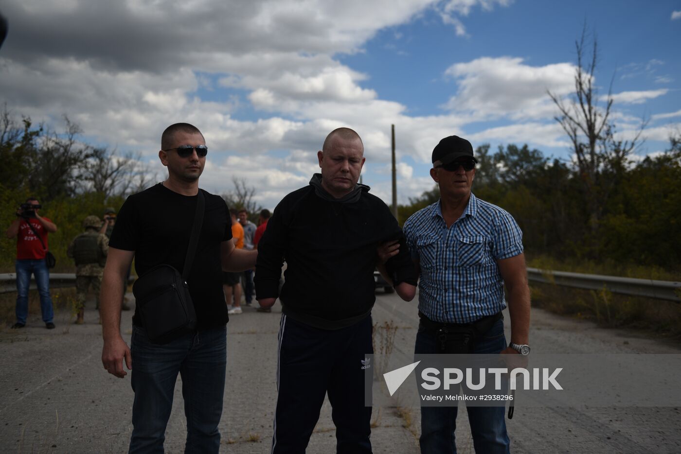 Donetsk People's Republic, Luhansk People's Republic and Ukraine exchange war prisoners in Luhansk Region