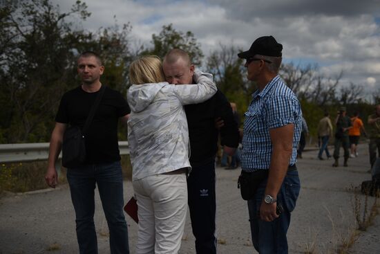 Donetsk People's Republic, Luhansk People's Republic and Ukraine exchange war prisoners in Luhansk Region