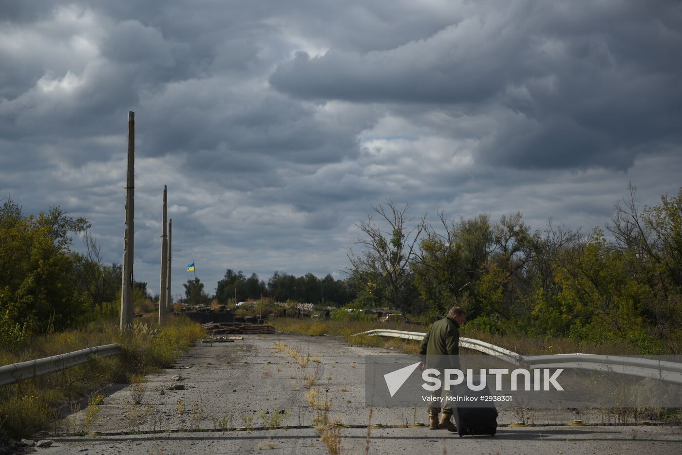 Donetsk People's Republic, Luhansk People's Republic and Ukraine exchange war prisoners in Luhansk Region