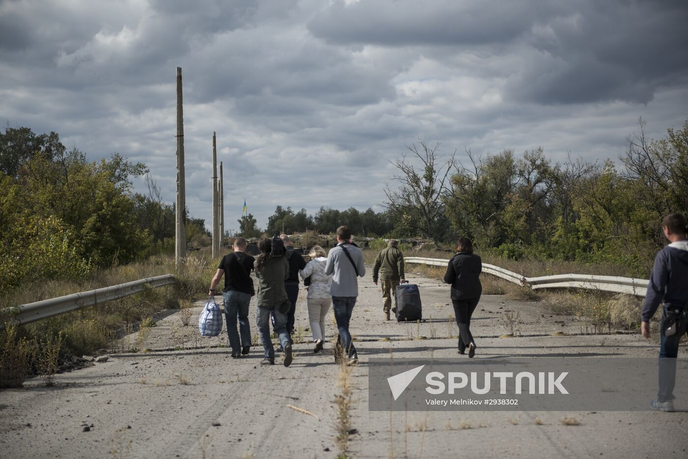 Donetsk People's Republic, Luhansk People's Republic and Ukraine exchange war prisoners in Luhansk Region