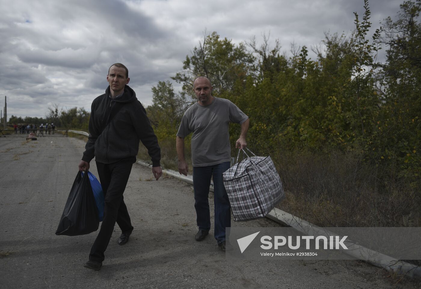 Donetsk People's Republic, Luhansk People's Republic and Ukraine exchange war prisoners in Luhansk Region
