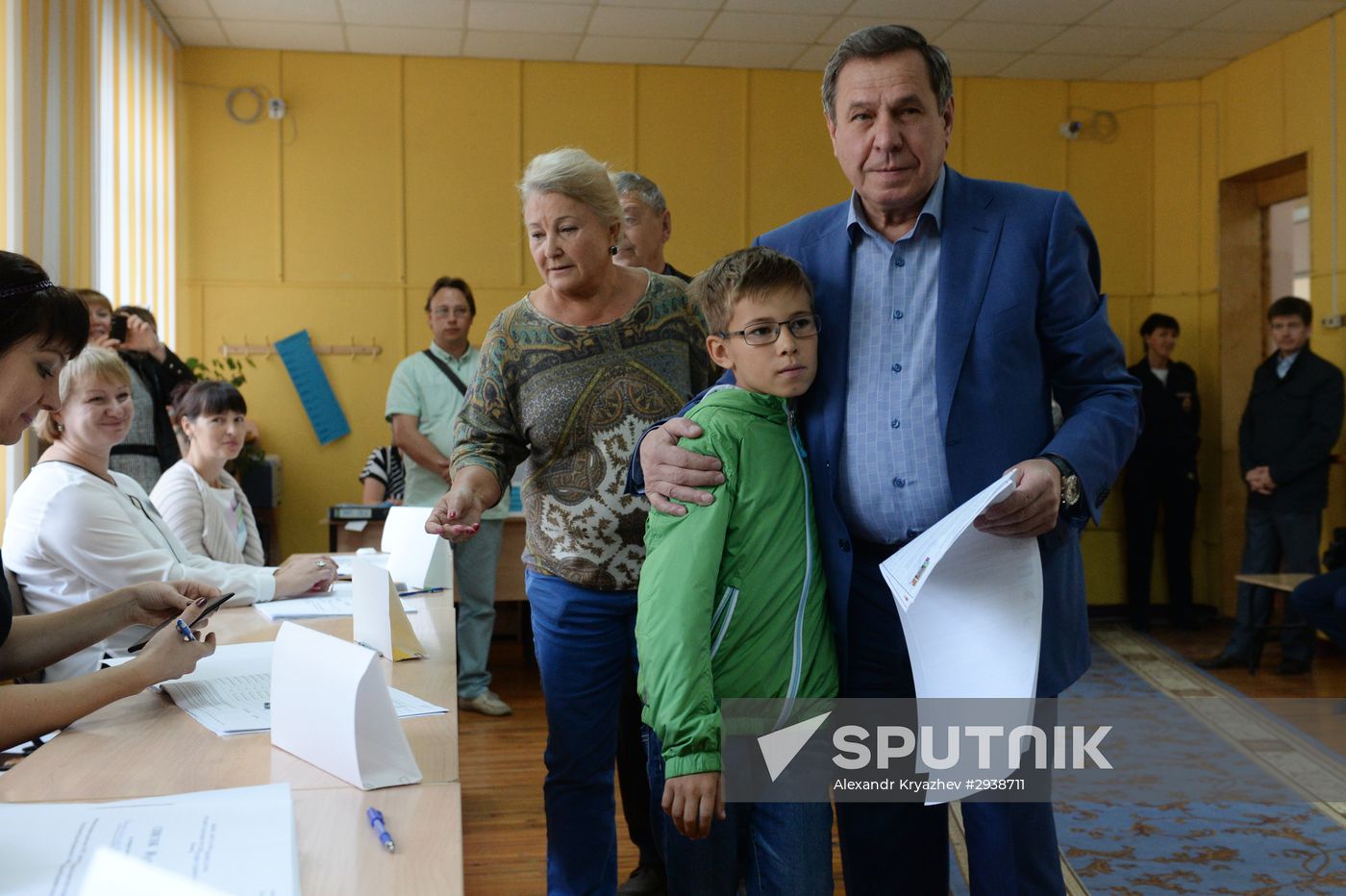 Public and political leaders vote on general election day