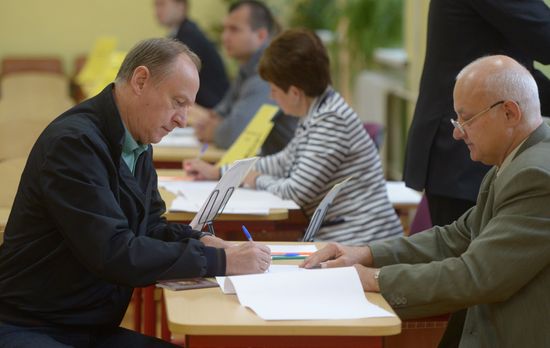 Public and political leaders vote on general election day