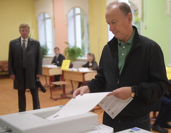 Public and political leaders vote on general election day