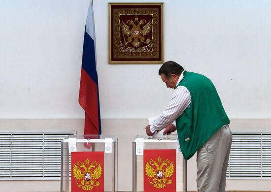 General election day abroad
