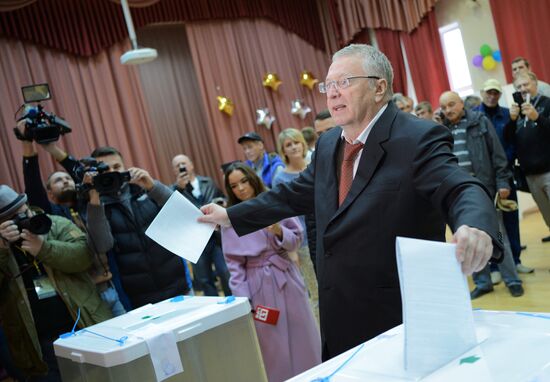 Public and political leaders vote on general election day