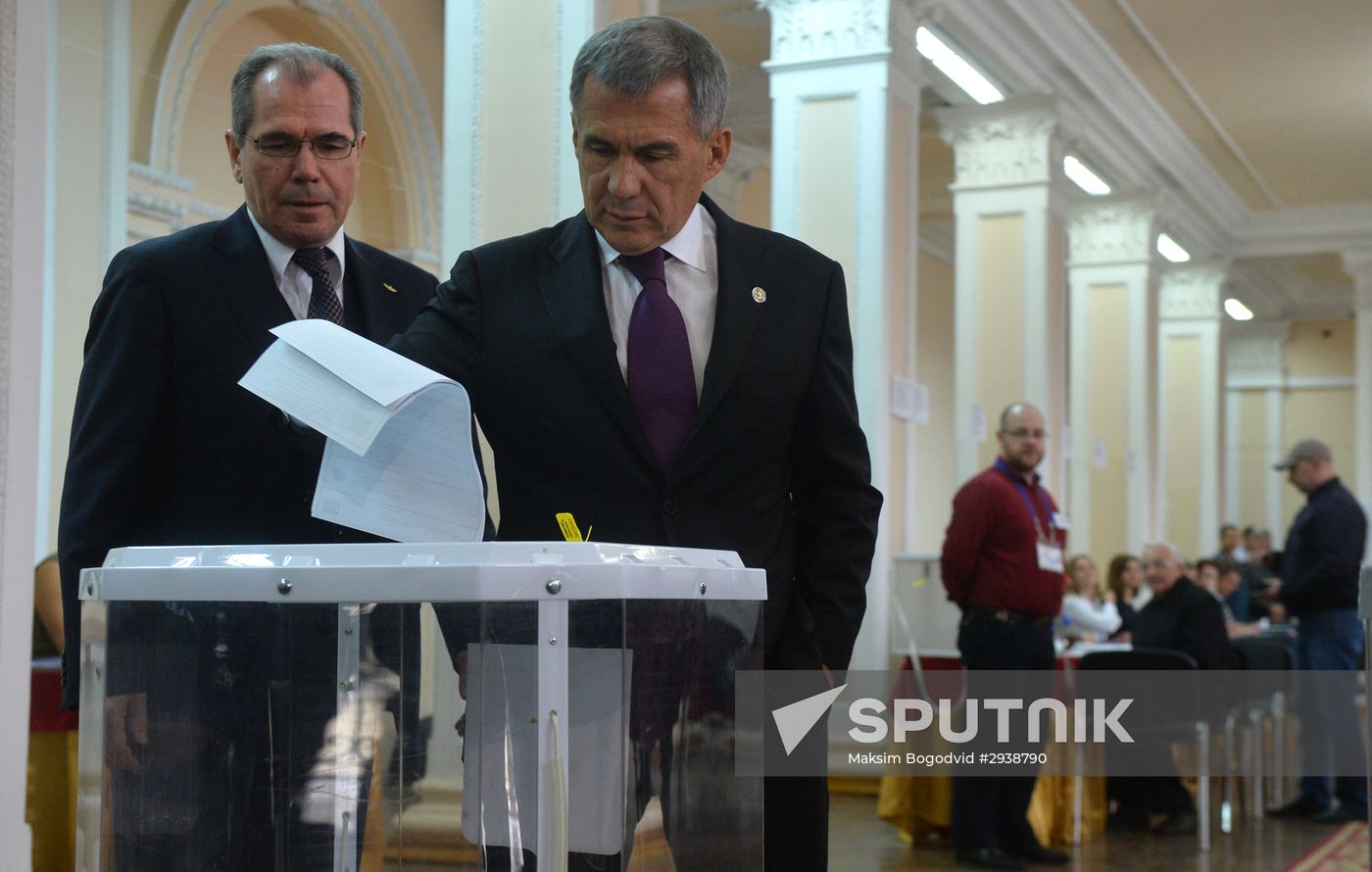 Public and political leaders vote on general election day