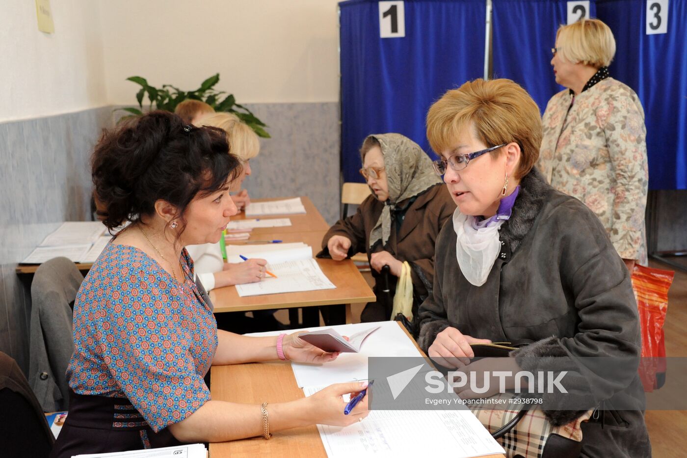 Public and political leaders vote on general election day