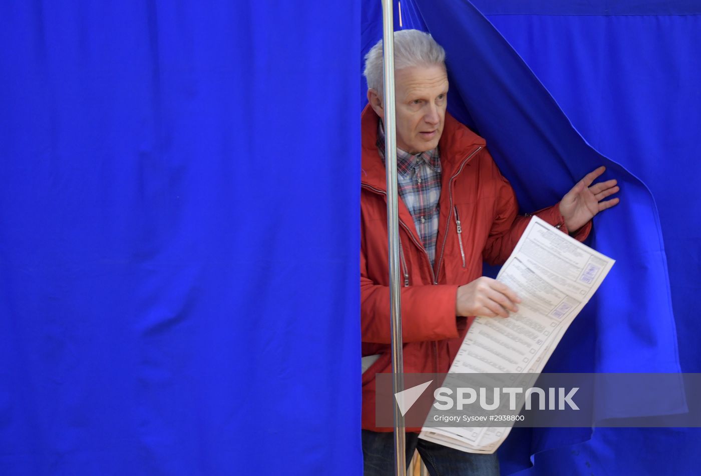 Public and political leaders vote on general election day