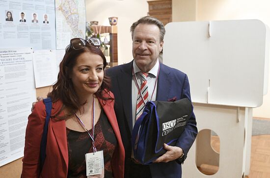 OSCE observers visit polling station in Moscow