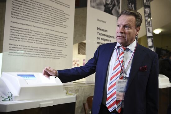 OSCE observers visit polling station in Moscow