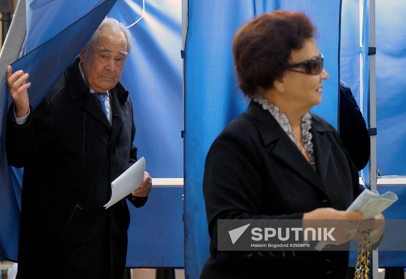 Public and political leaders vote on general election day