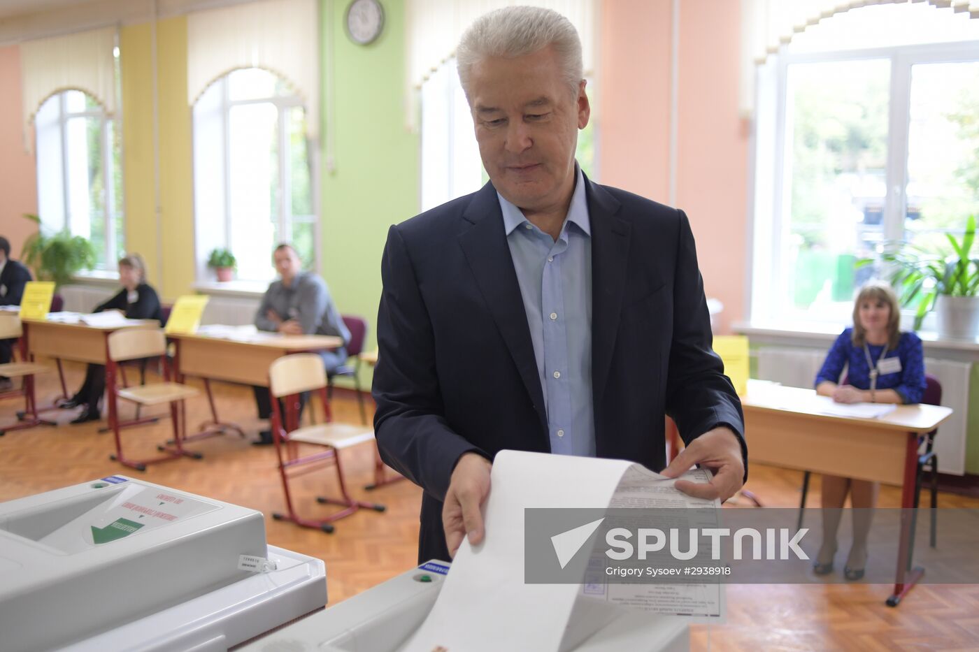 Public and political leaders vote on general election day