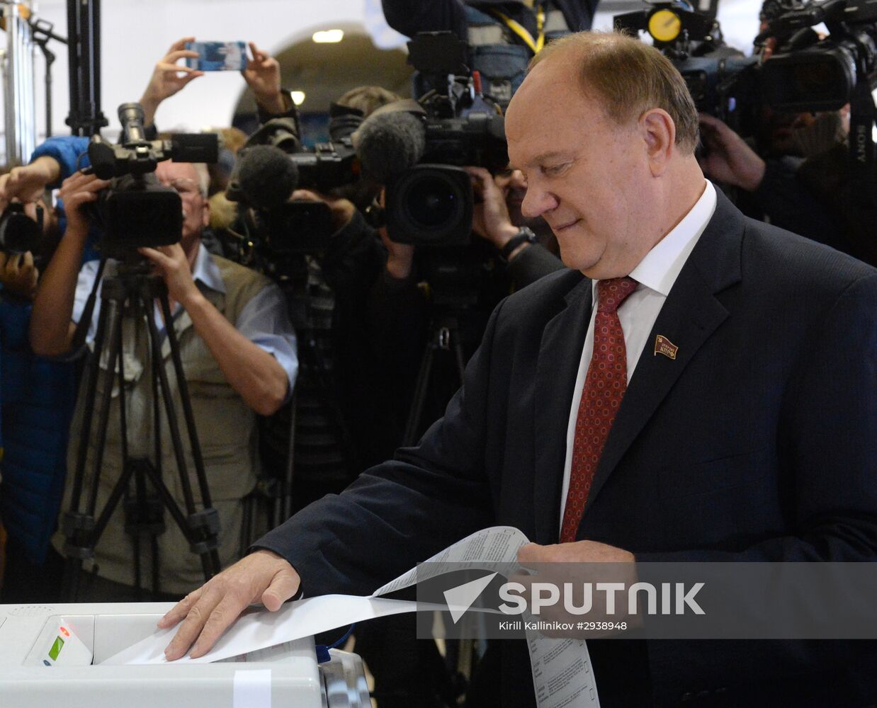 Public and political leaders vote on general election day