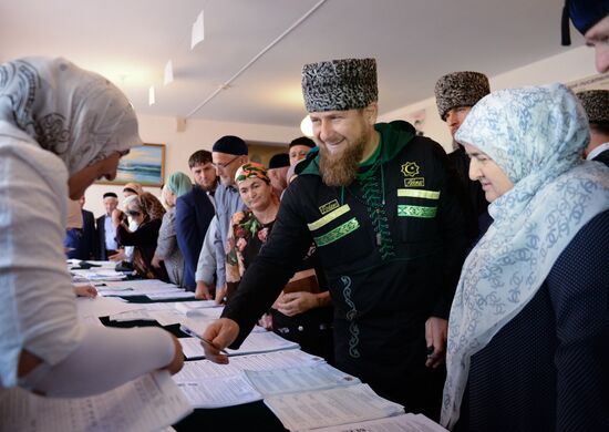 Public and political leaders vote on general election day