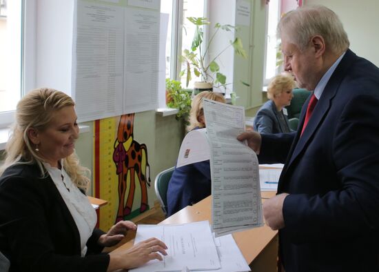 Public and political leaders vote on general election day