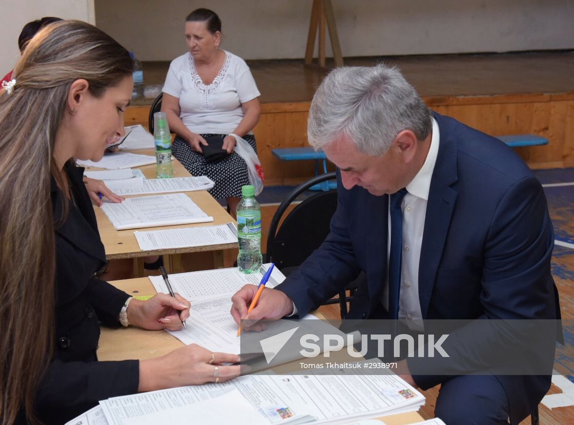 Public and political leaders vote on general election day