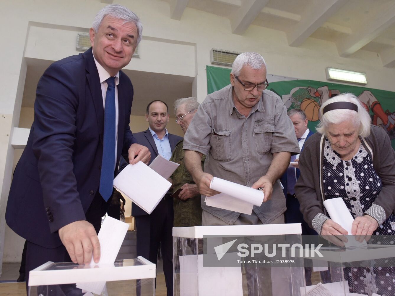 Public and political leaders vote on general election day