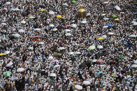 Pilgrims in Mecca