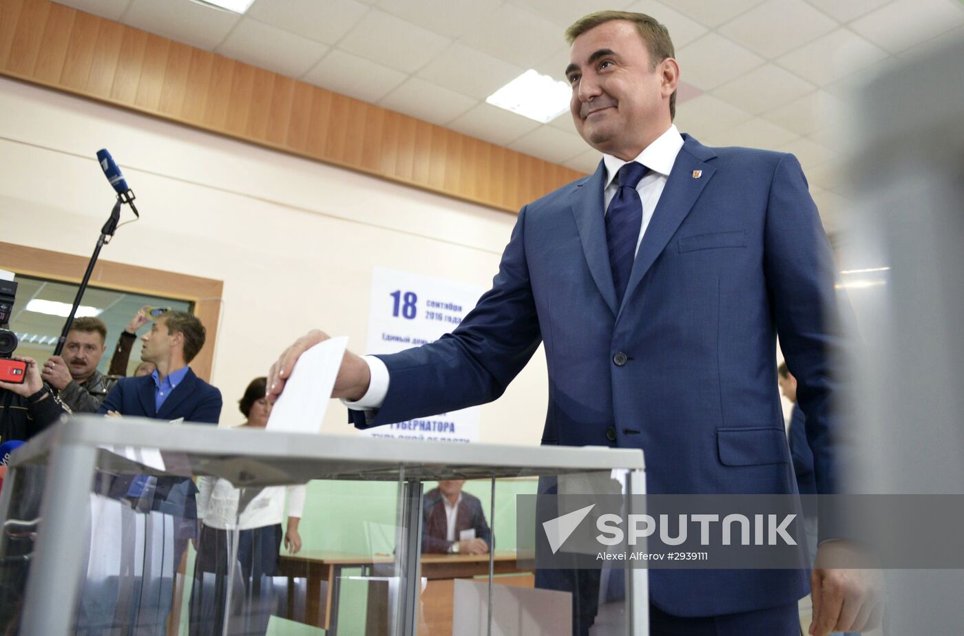 Public and political leaders vote on general election day