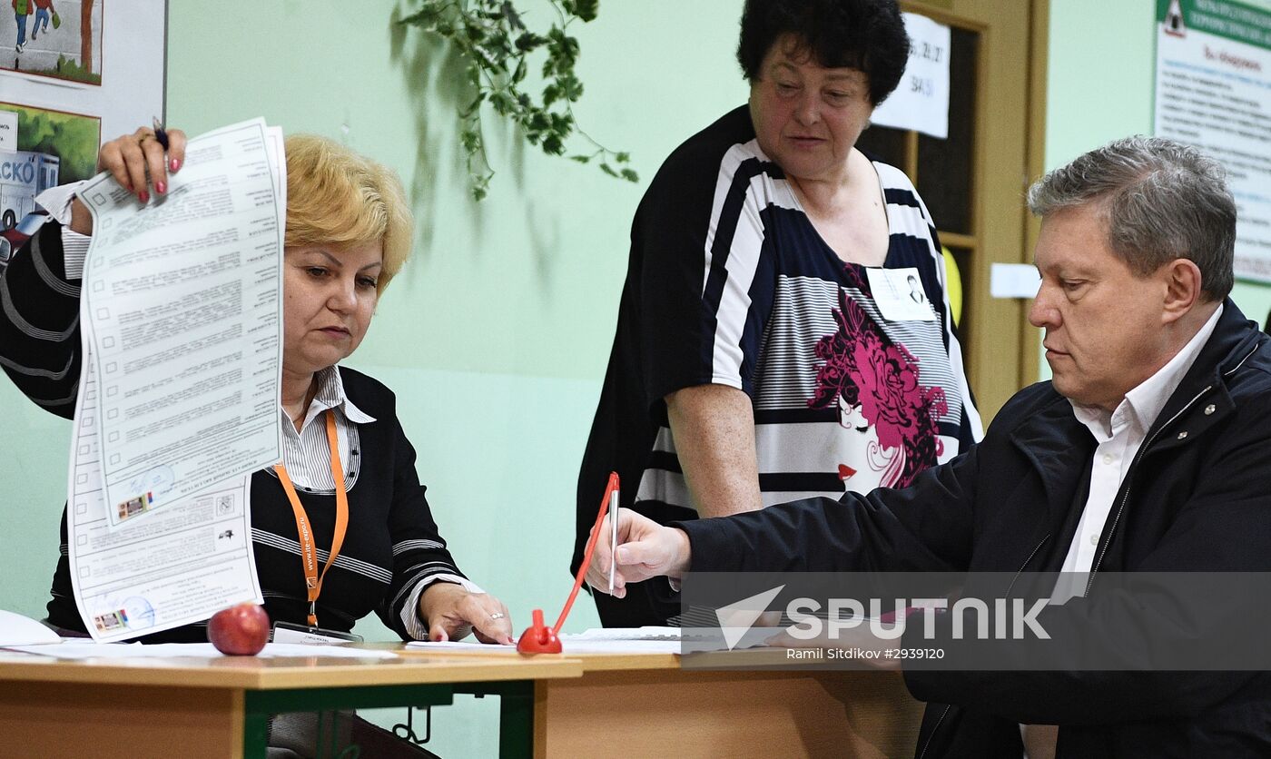 Public and political leaders vote on general election day