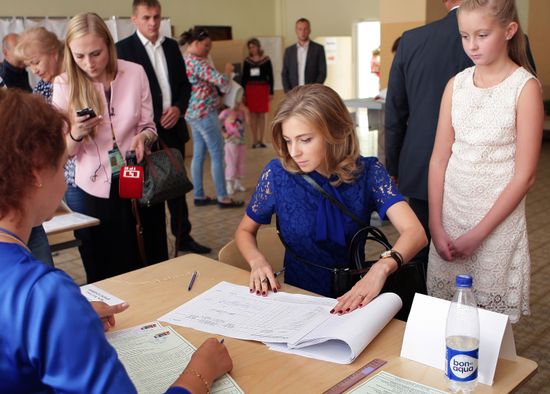Public and political leaders vote on general election day