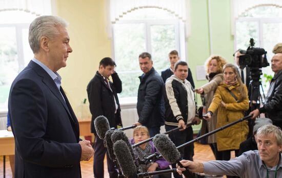 Public and political leaders vote on general election day