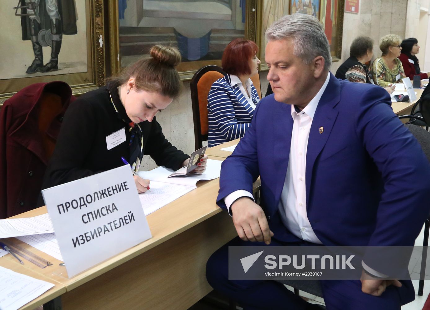 Public and political leaders vote on general election day