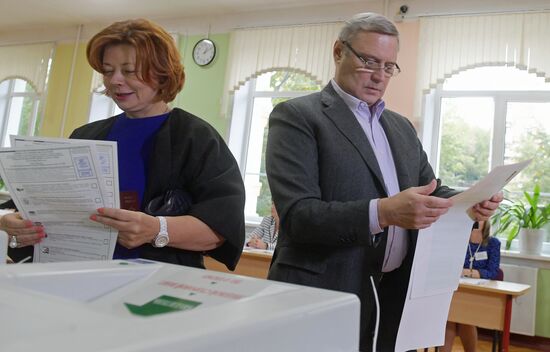 Public and political leaders vote on general election day