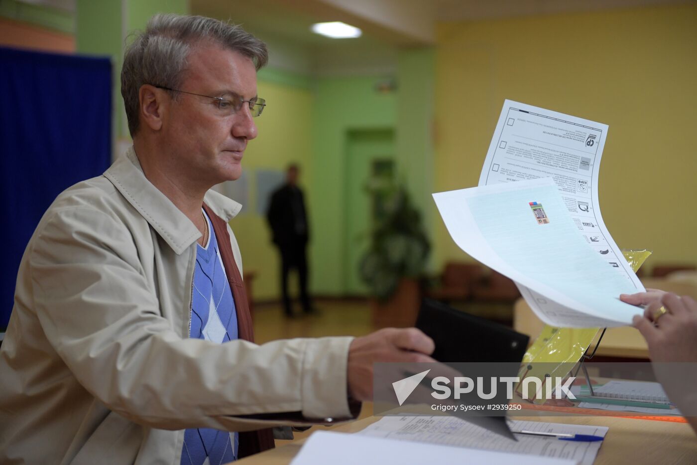Public and political leaders vote on general election day