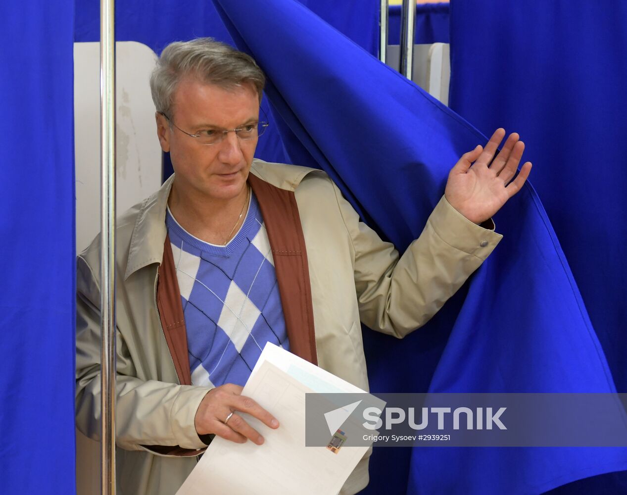 Public and political leaders vote on general election day