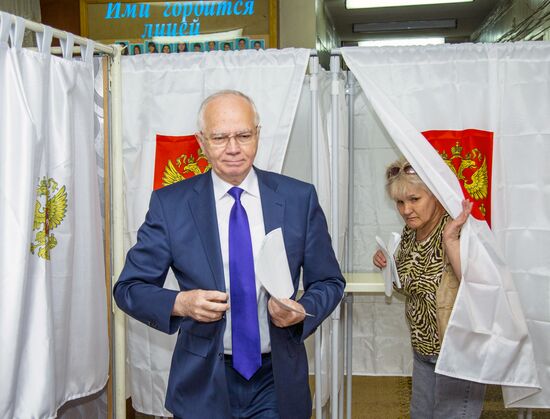 General election day abroad