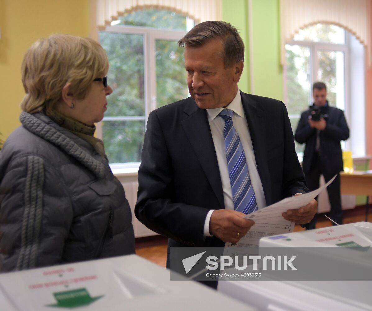 Public and political leaders vote on general election day