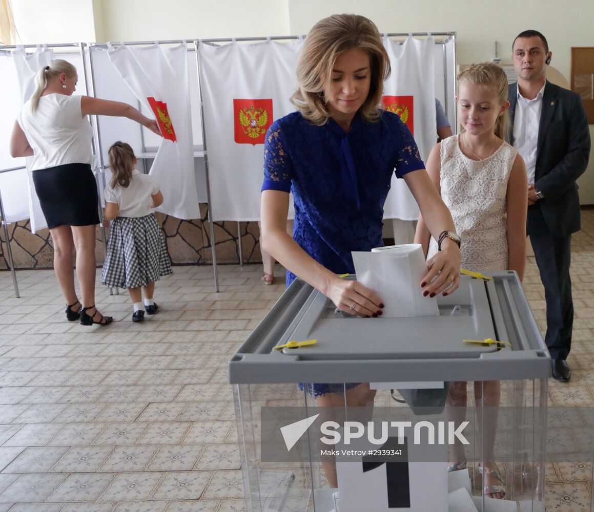 Public and political leaders vote on general election day
