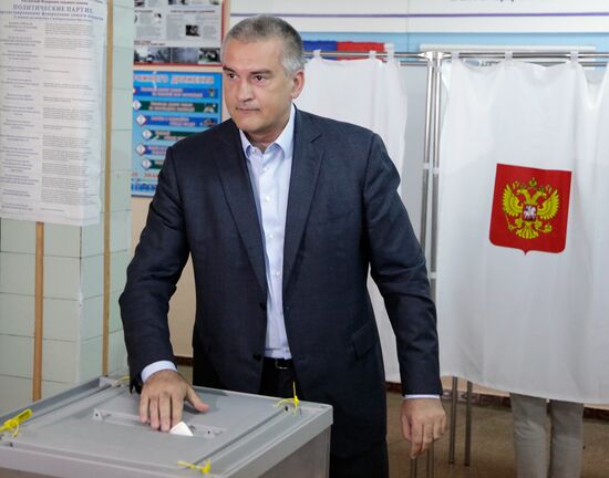 Public and political leaders vote on unified election day