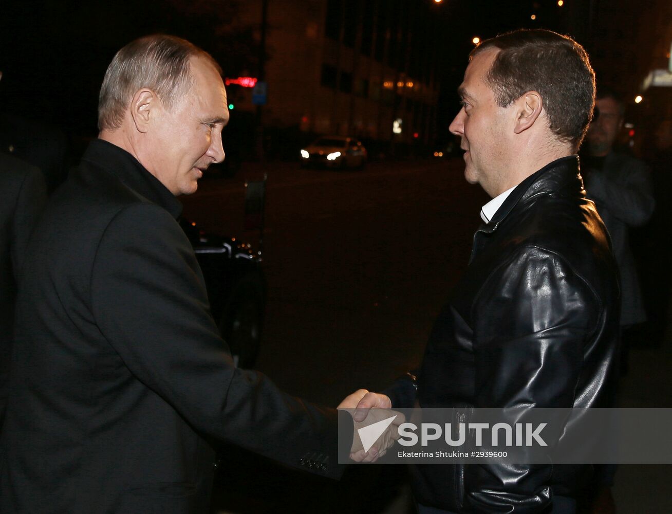 Vladimir Putin and Dmitry Medvedev visit United Russia party's election campaign headquarters