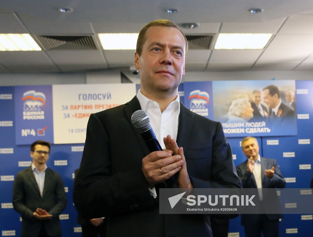 Vladimir Putin and Dmitry Medvedev visit United Russia party's election campaign headquarters