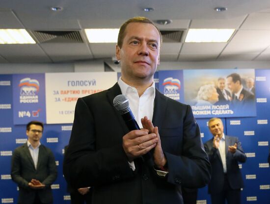 Vladimir Putin and Dmitry Medvedev visit United Russia party's election campaign headquarters