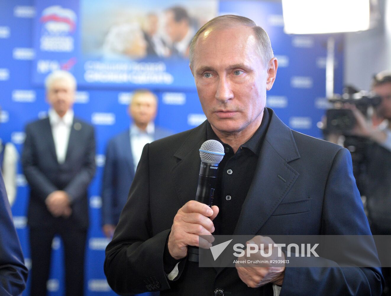 Vladimir Putin and Dmitry Medvedev visit United Russia party's election campaign headquarters