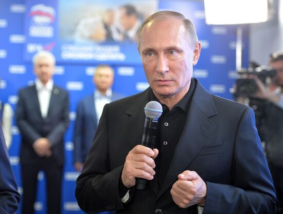 Vladimir Putin and Dmitry Medvedev visit United Russia party's election campaign headquarters