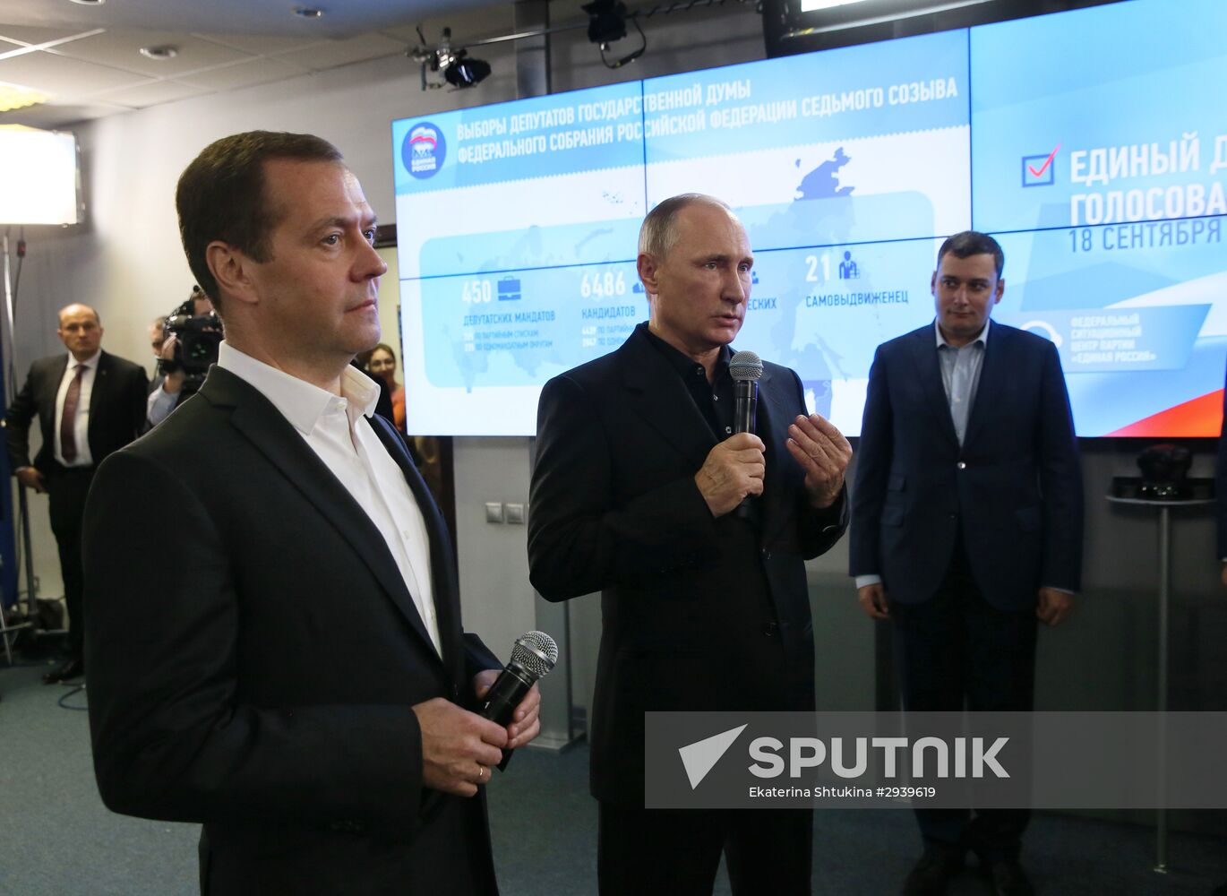 Vladimir Putin and Dmitry Medvedev visit United Russia party's election campaign headquarters