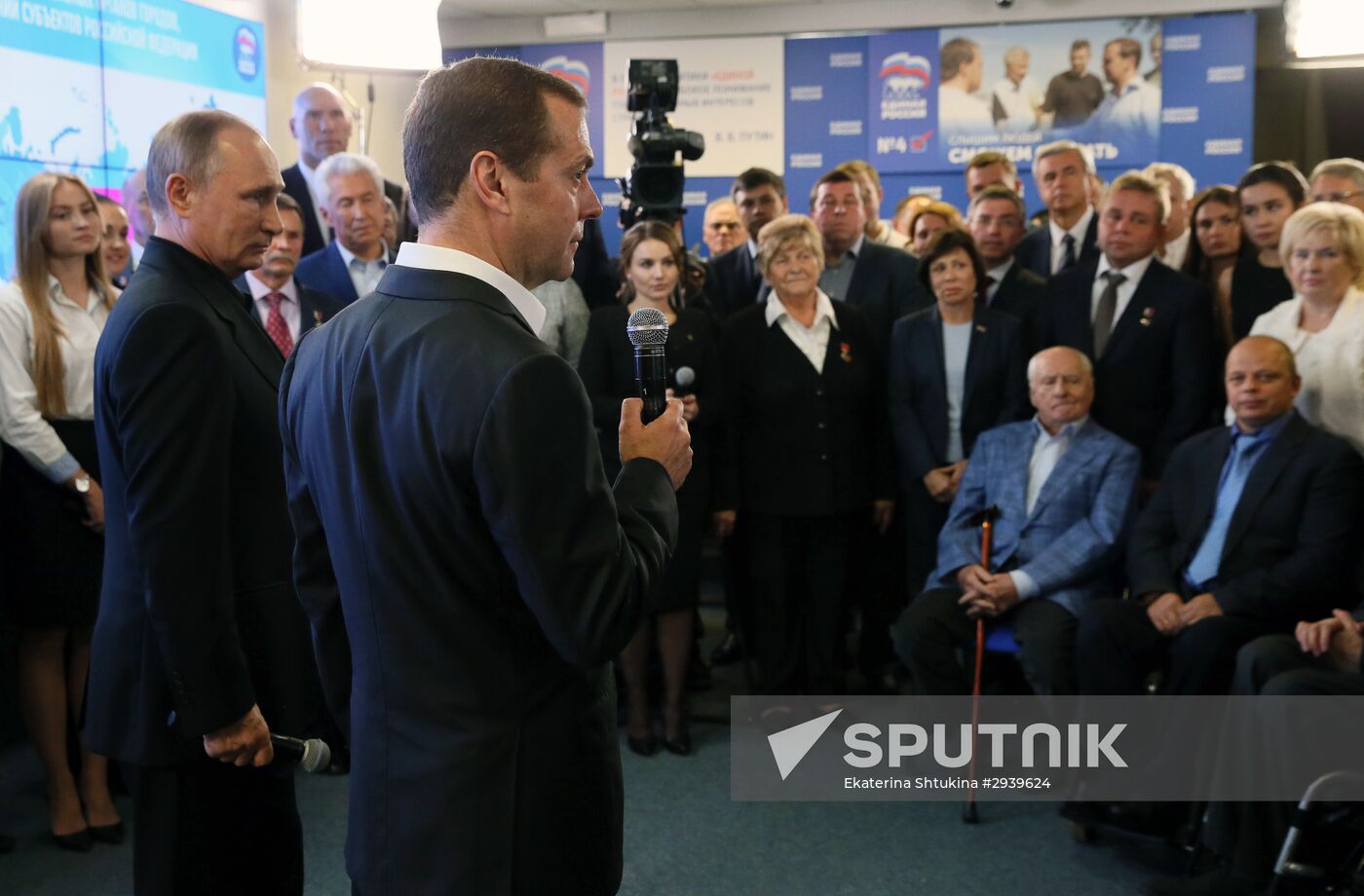 Vladimir Putin and Dmitry Medvedev visit United Russia party's election campaign headquarters