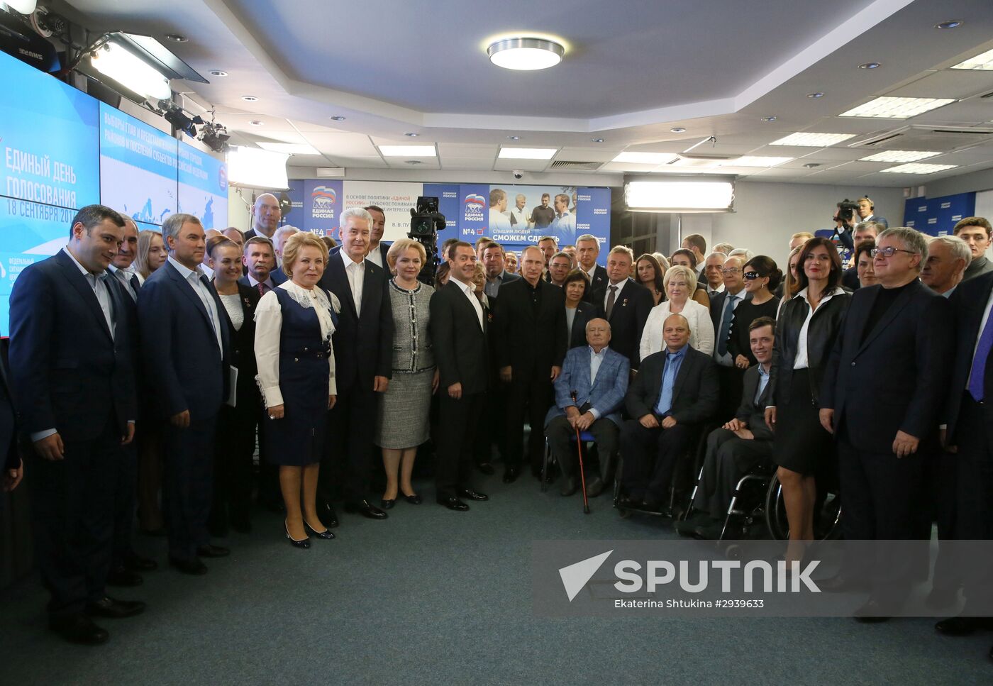 Vladimir Putin and Dmitry Medvedev visit United Russia party's election campaign headquarters