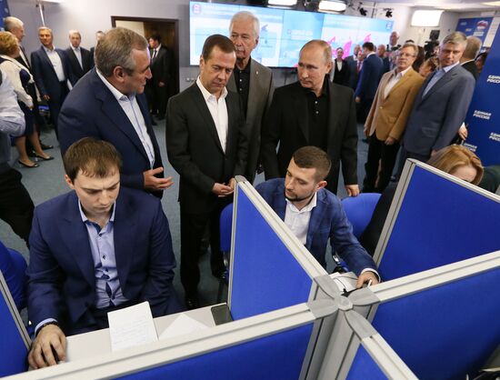 Vladimir Putin and Dmitry Medvedev visit United Russia party's election campaign headquarters