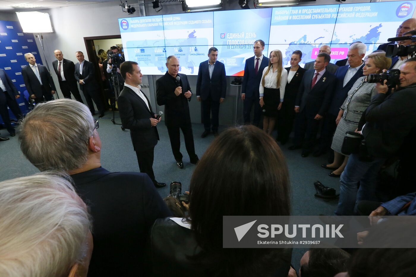 Vladimir Putin and Dmitry Medvedev visit United Russia party's election campaign headquarters