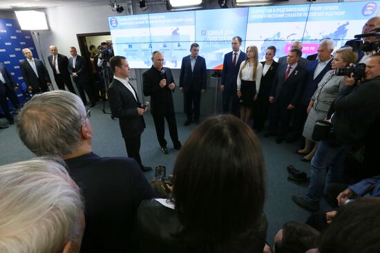 Vladimir Putin and Dmitry Medvedev visit United Russia party's election campaign headquarters