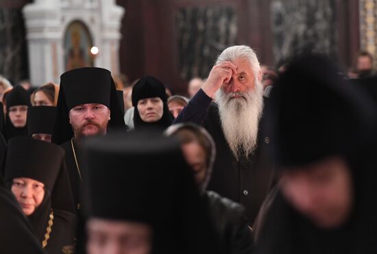 Hallows from Mount Athos arrive at Cathedral of Christ the Savior