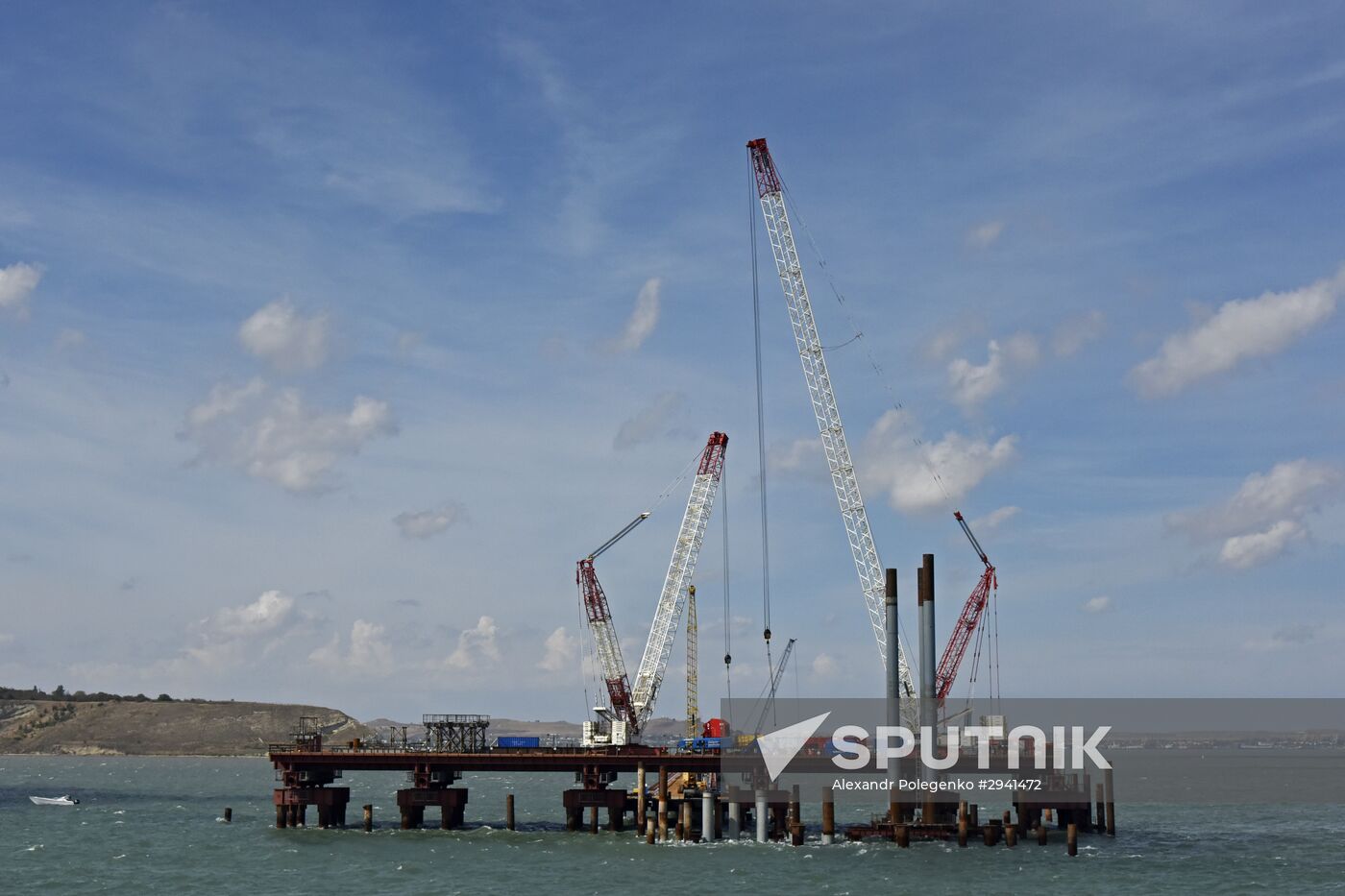 Kerch Strait bridge under construction in Crimea